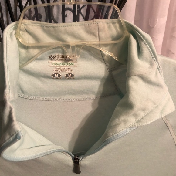 Light blue Columbia pullover - Picture 2 of 3